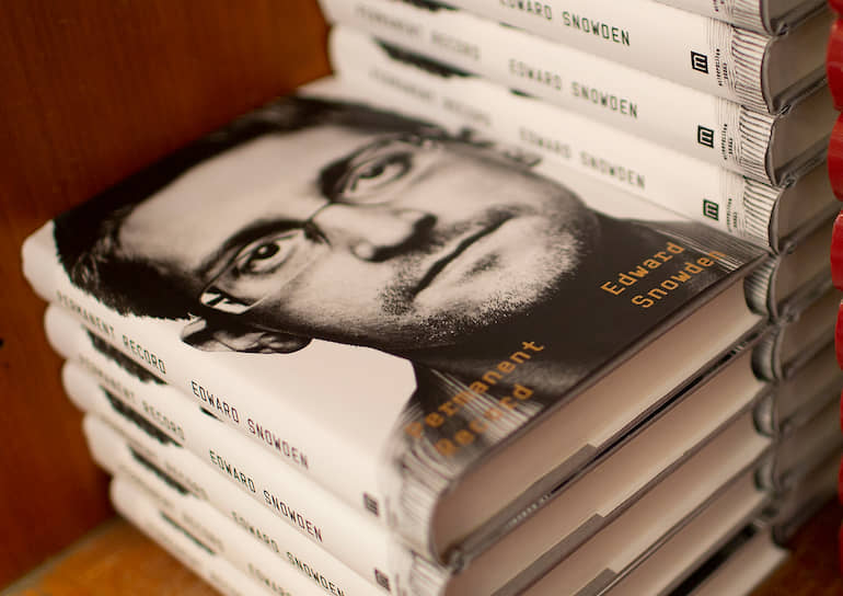 Книга Эдварда Сноудена «Личное дело»