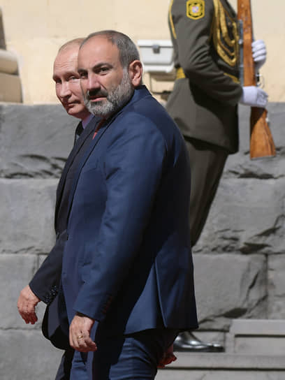 Президенты России и Армении Владимир Путин (слева) и Никол Пашинян