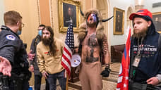 В США арестовали штурмовавших Капитолий «викинга» и человека с кафедрой
