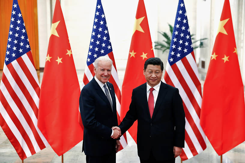 Джо Байден (тогда вице-президент США) и Си Цзиньпин в декабре 2013 года