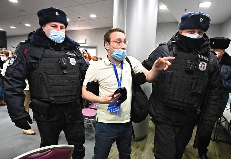 Задержания сотрудниками полиции участников Всероссийского форума «Муниципальная Россия» 