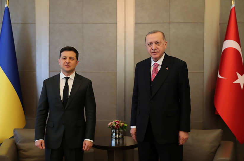 Президенты Украины и Турции Владимир Зеленский (слева) и Реджеп Тайип Эрдоган