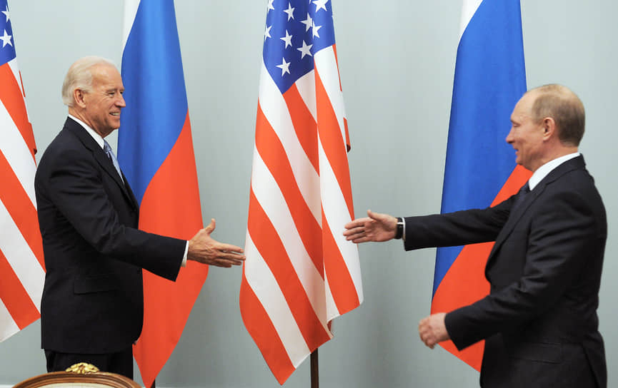 Вице-президент США Джо Байден и премьер-министр России Владимир Путин в 2011 году на встрече в Москве