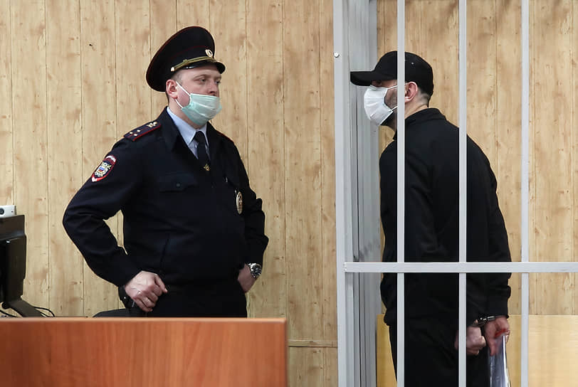 Осужденный Каха Газзаев (справа)