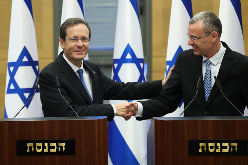 Президент Израиля Ицхак Герцог (слева) и спикер Кнессета Ярив Левин