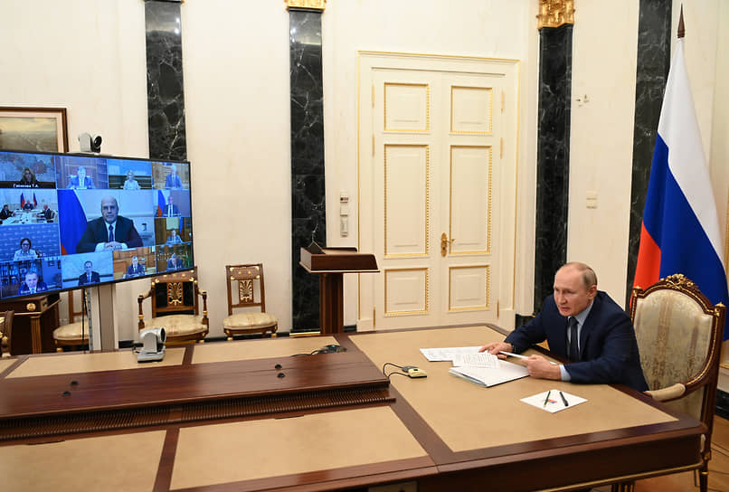Президент России Владимир Путин во время совещания