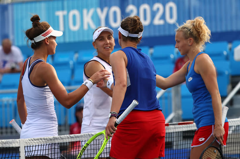 Слева направо: теннисистки Вероника Кудерметова, Елена Веснина, Барбора Крейчикова и Катерина Синякова
