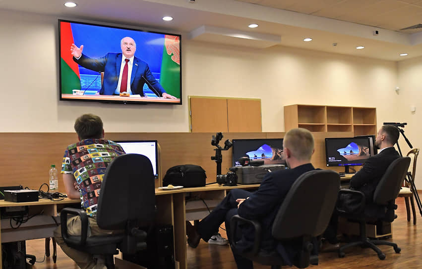 Трансляция пресс-конференции Александра Лукашенко в пресс-центре