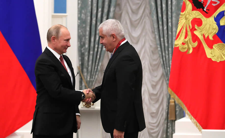 Марат Камболов (справа) с президентом России Владимиром Путиным