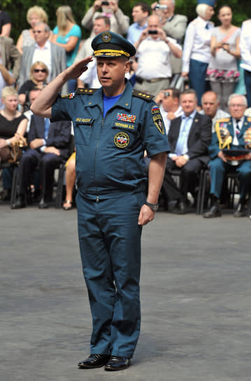 Врио главы МЧС России Александр Чуприян в 2012 году