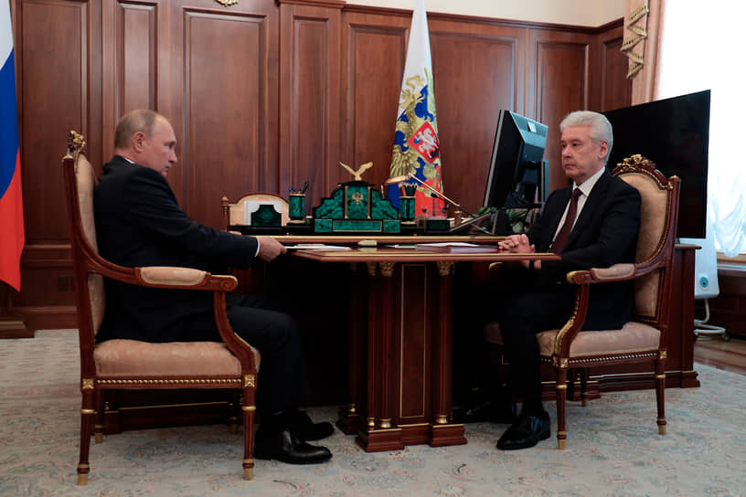 Президент России Владимир Путин (слева) и мэр Москвы Сергей Собянин