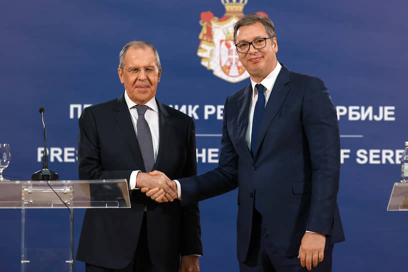 Министр иностранных дел России Сергей Лавров (слева) и президент Сербии Александр Вучич