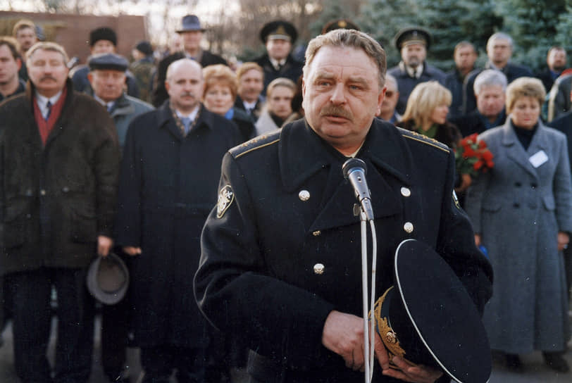  Вячеслав Попов на похоронах членов экипажа «Курска»