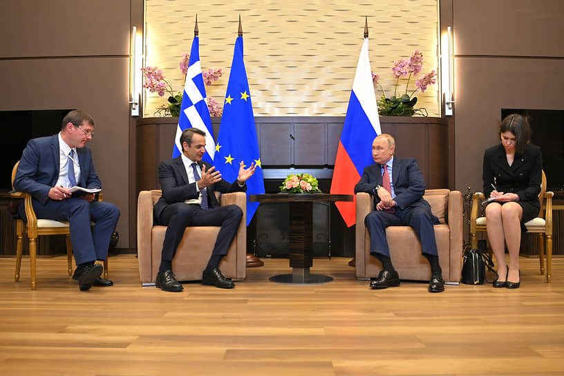 Владимир Путин с премьером Греции Кириакосом Мицотакисом в Сочи