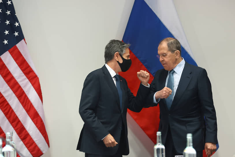 Госсекретарь США Энтони Блинкен (слева) и министр иностранных дел РФ Сергей Лавров во время встречи в мае 2021 года