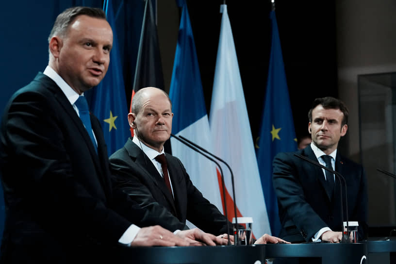 Слева направо: президент Польши Анджей Дуда, канцлер ФРГ Олаф Шольц и президент Франции Эмманюэль Макрон