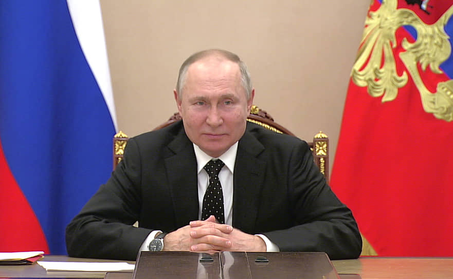 Владимир Путин перед совещанием по экономическим вопросам
