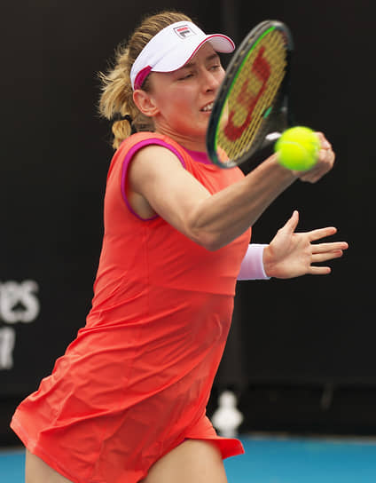 Россиянка Александрова проиграла белоруске Азаренко на турнире WTA в Майами