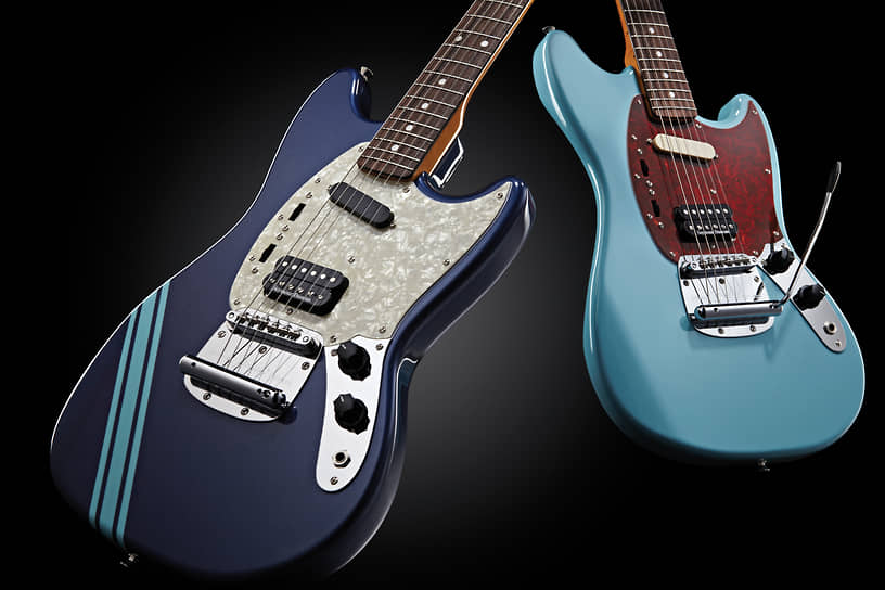 Пара электрогитар Fender Kurt Cobain Mustang в цветах Dark Lake Placid Blue (L) и Sonic Blue