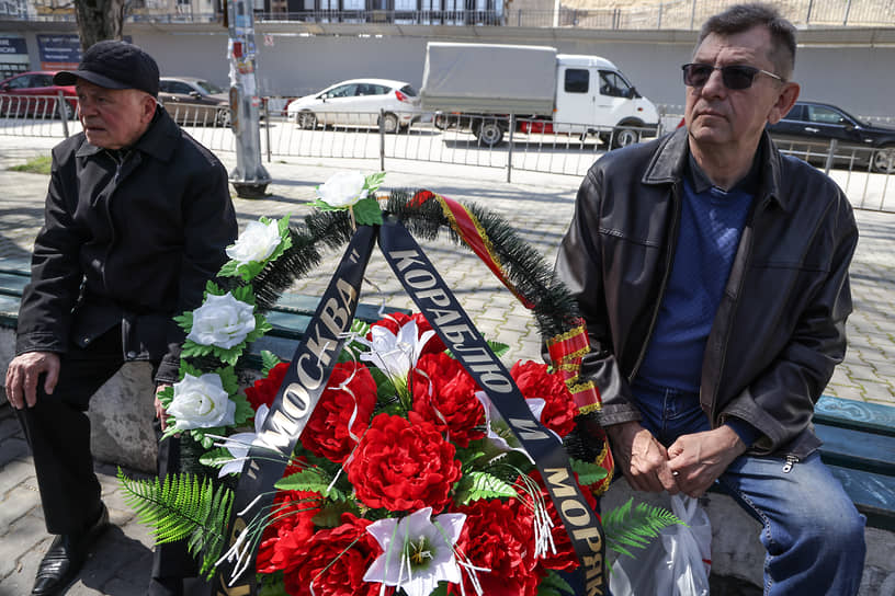 Участники акции памяти крейсера «Москва»