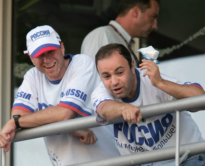 Евгений Швидлер (справа) с Романом Абрамовичем в 2004 году