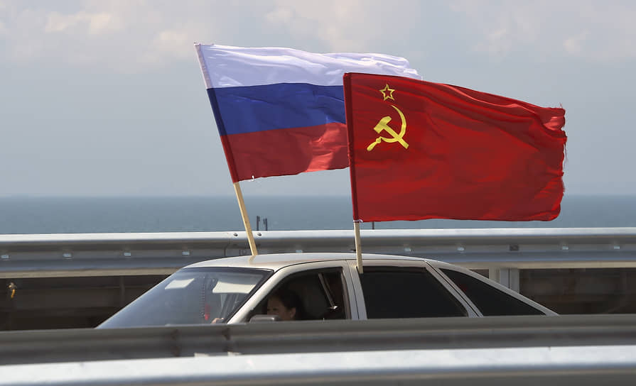 КПРФ предложила заменить российский триколор на флаг СССР