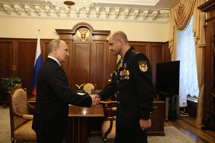 Путин встретился с отцом погибшего в Донбассе командира батальона «Спарта»