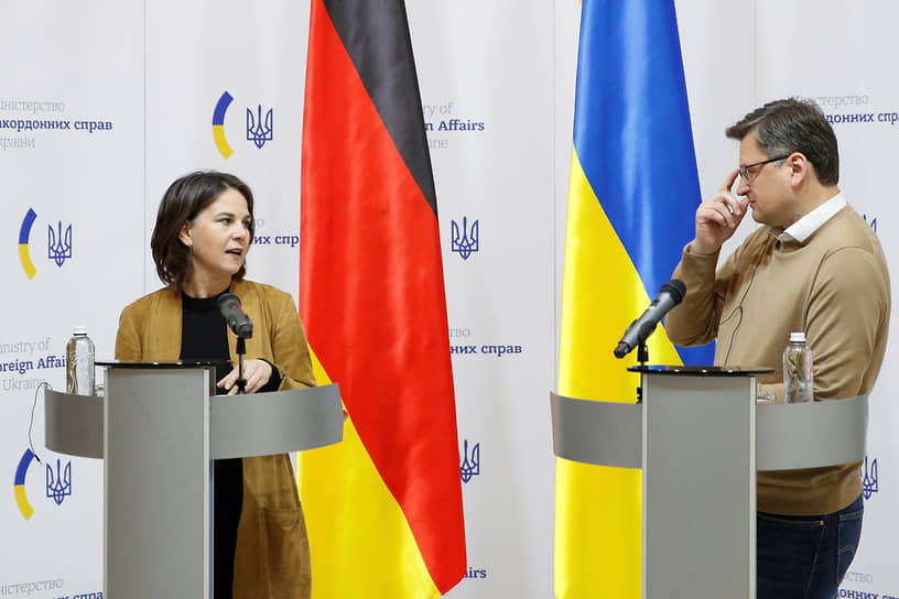 Главы МИД Германии и Украины Анналена Бербок и Дмитрий Кулеба
