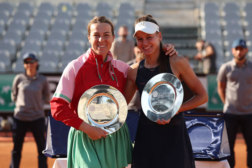 Кудерметова и Павлюченкова выиграли теннисный турнир в Риме в парном разряде