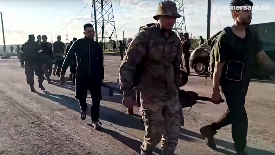 Минобороны России показало кадры сдачи в плен бойцов ВСУ с «Азовстали»