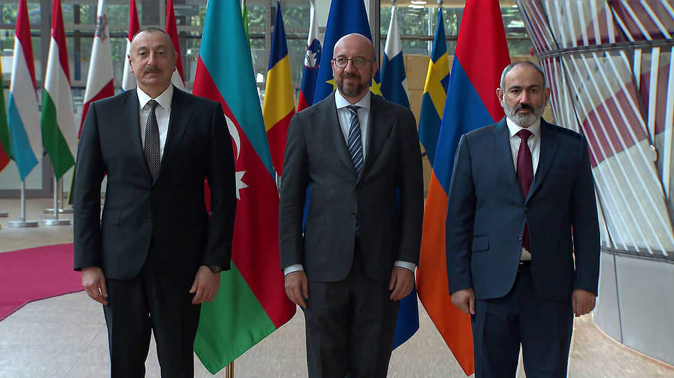 Президент Азербайджана Ильхам Алиев, глава Евросовета Шарль Мишель и премьер-министр Армении Никол Пашинян.