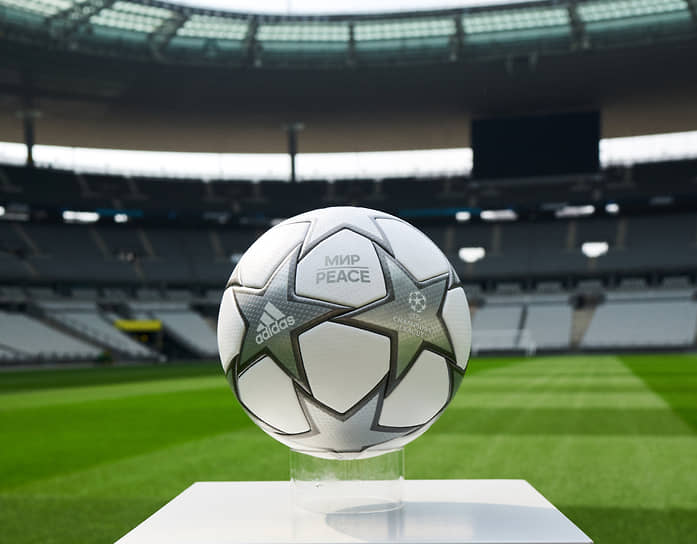 UEFA представила мяч финала Лиги чемпионов с надписью «Мир»