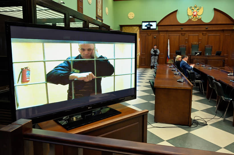 Алексей Навальный во время заседания суда в режиме видеоконференции