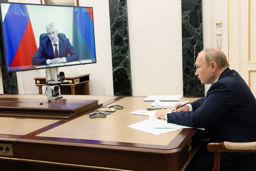 Владимир Путин во время разговора с Артуром Парфенчиковым 