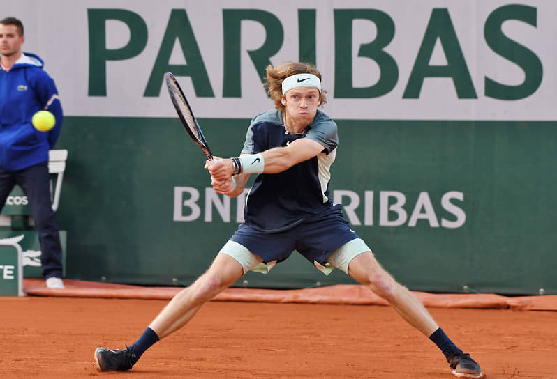 Рублев вышел в четвертьфинал Roland Garros из-за отказа соперника продолжать игру