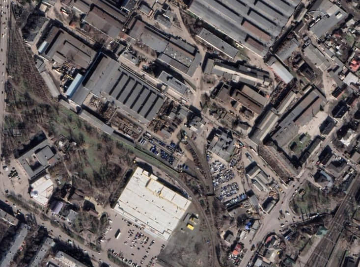 Расположение торгового центра «Амстор» и Кременчугского завода дорожных машин Кредмаш