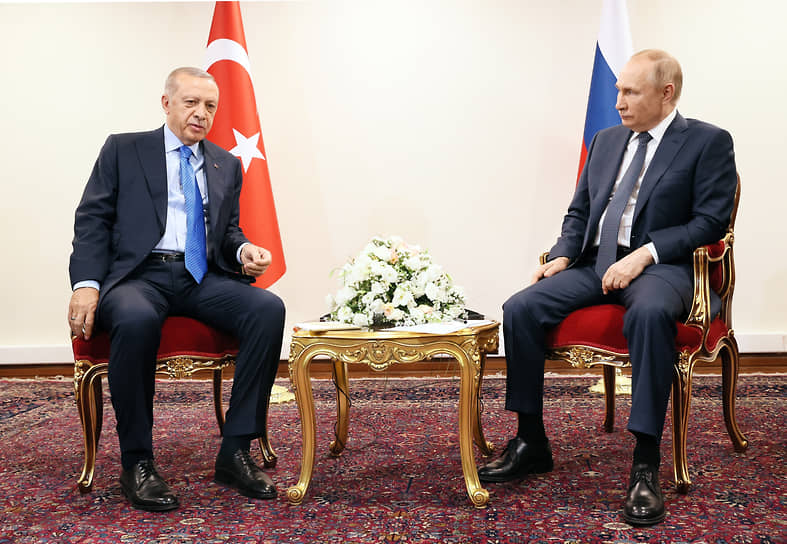 Президент Турции Реджеп Тайип Эрдоган (слева) и президент России Владимир Путин во время встречи