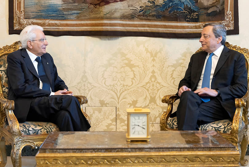 Премьер-министр Италии Марио Драги (справа) и президент Серджо Маттарелла