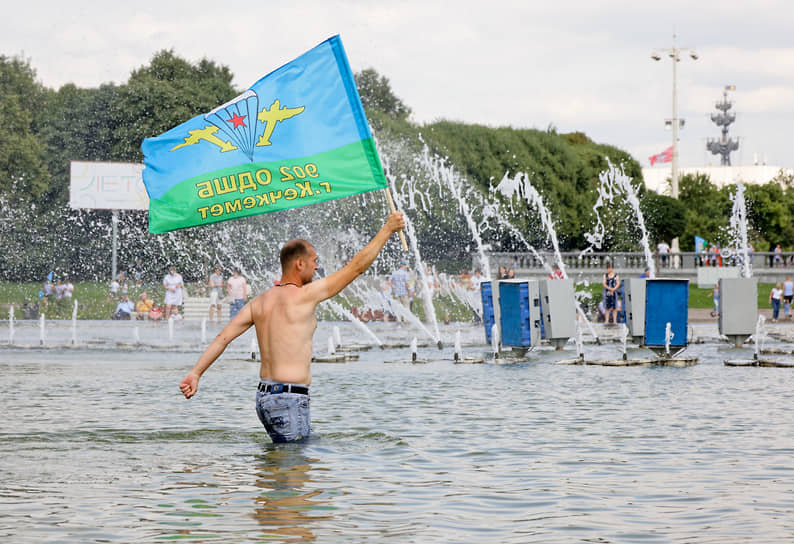 Празднование Дня Воздушно-десантных войск России в Парке Горького