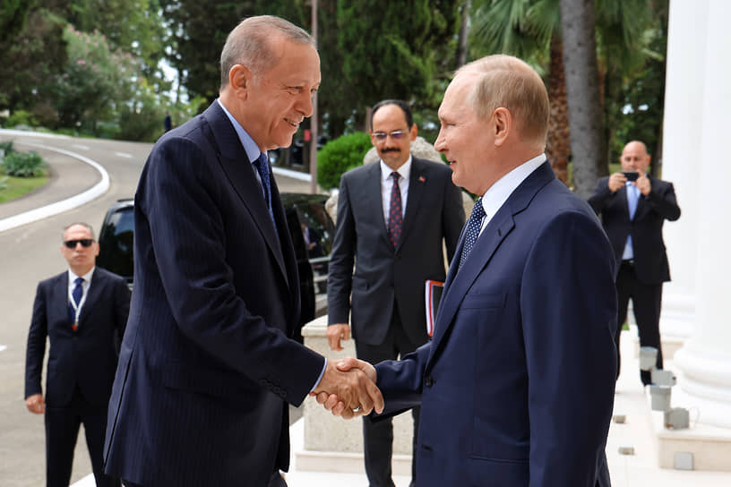 Президенты Турции и России Реджеп Тайип Эрдоган (слева) и Владимир Путин