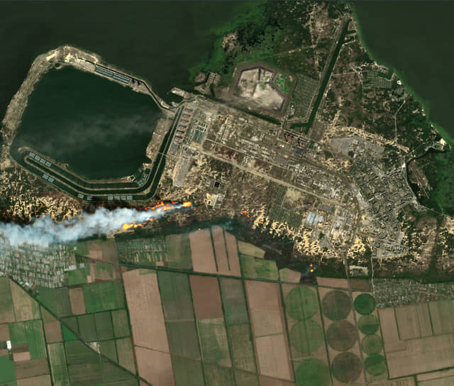 Спутниковый снимок пожаров возле Запорожской АЭС 