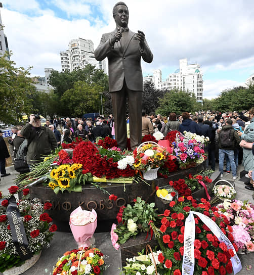 Церемония открытия памятника певцу, народному артисту СССР Иосифу Кобзону