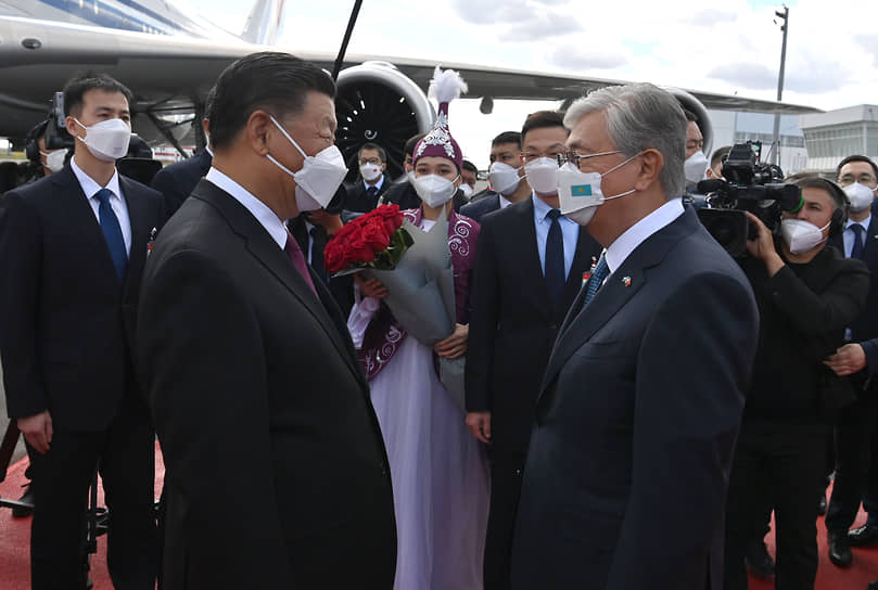 Президент Казахстана Касым-Жомарта Токаева встречает председателя КНР Си Цзиньпина