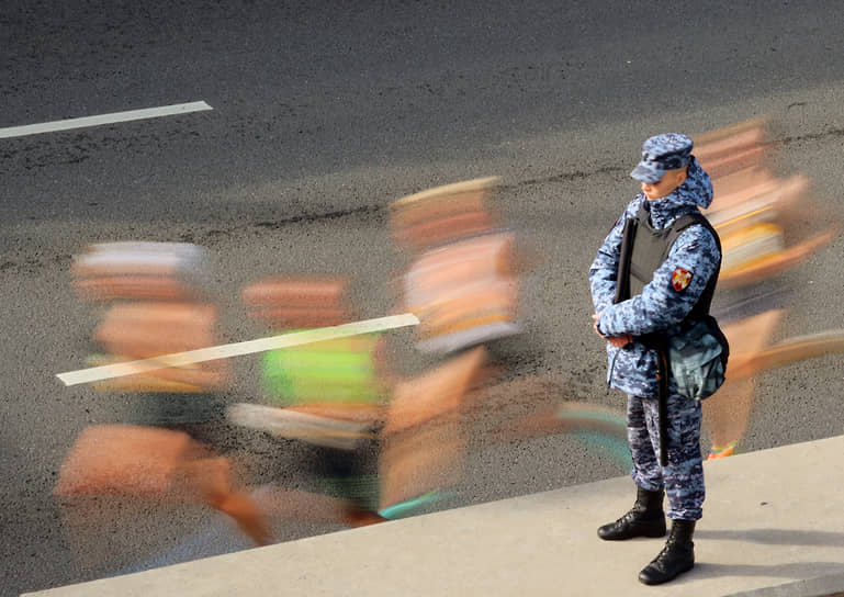 Полиция патрулирует место проведения марафона