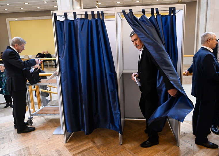 Академики РАН во время голосования