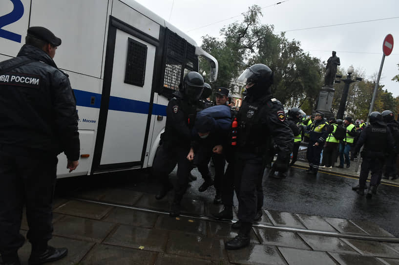 Задержания на Чистопрудном бульваре в Москве