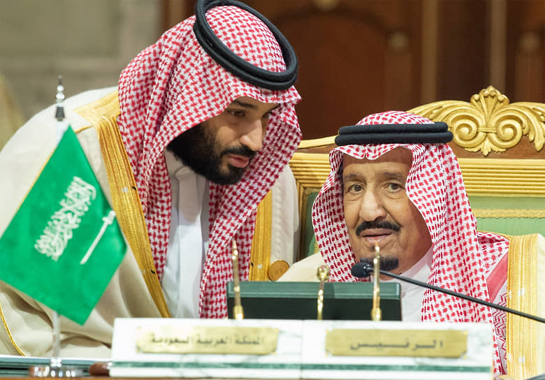 Наследный принц Саудовской Аравии Мохаммед бин Сальман (слева) и король Саудовской Аравии Сальман бин Абдулазиз Аль Сауд