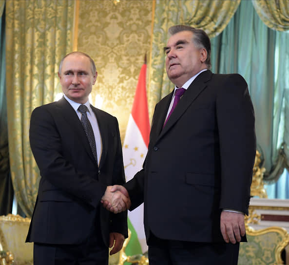 Владимир Путин (слева) и Эмомали Рахмон