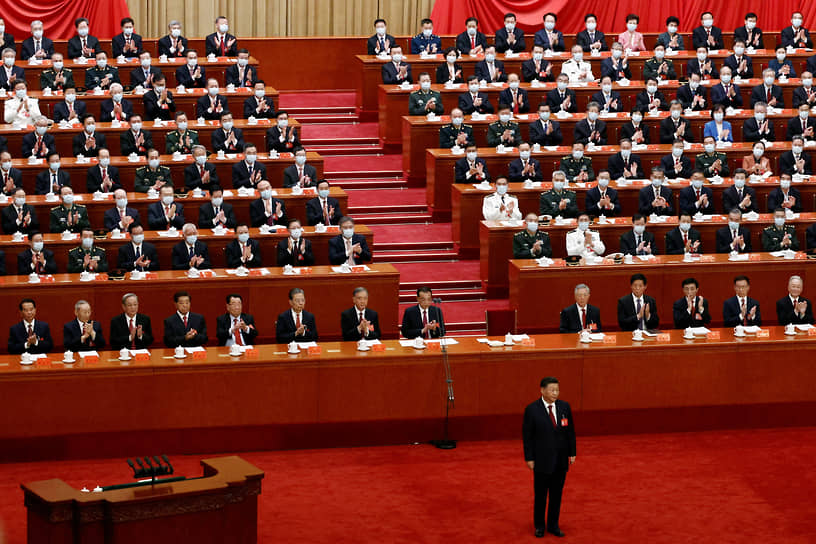 Си Цзиньпин на открытии XX съезда Коммунистической партии Китая 
