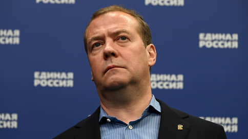 Медведев предложил два варианта ответа на требования Польши о репарациях